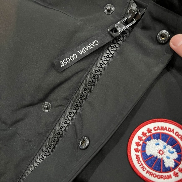 Canada Goose Black Vest - Picture 3 of 7
